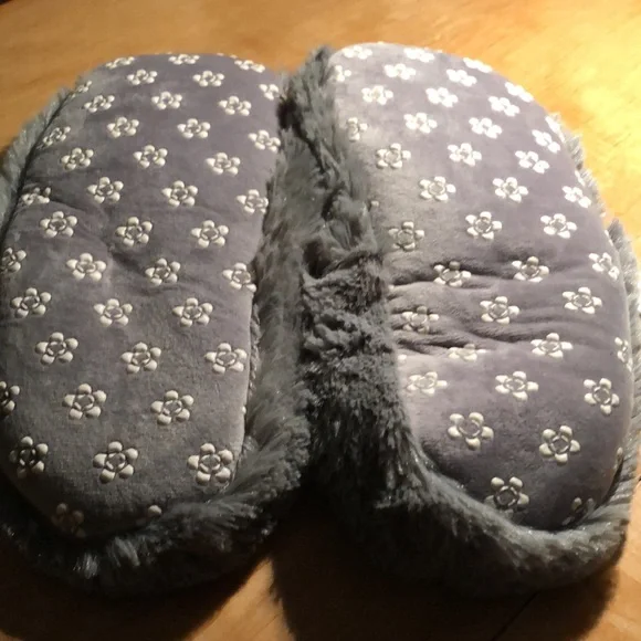 Grey “Warmies” brand slippers, heatable, weighted & fuzzy -size 8-10 NWOT - Picture 4 of 12